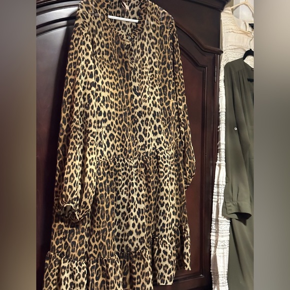 Worn once. Cute flowy leopard - Picture 1 of 2